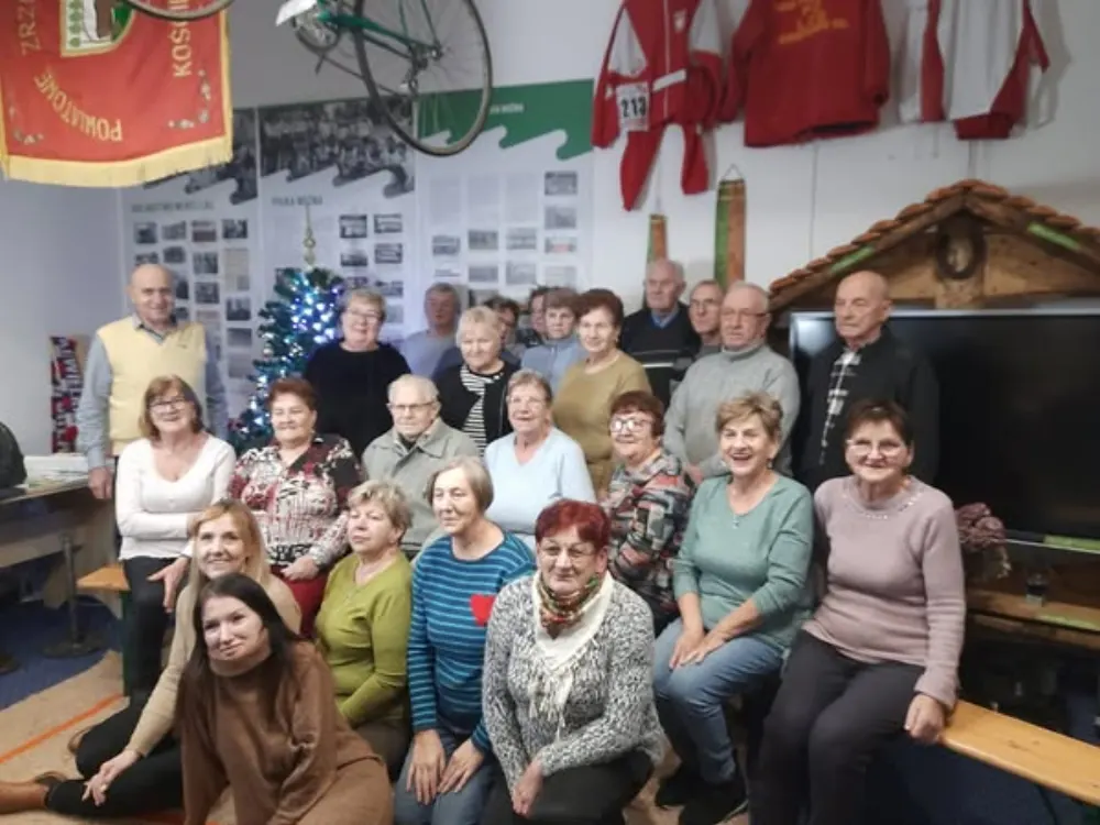 Aktywni seniorzy, karty i przygotowania do Spartakiady Zimowej