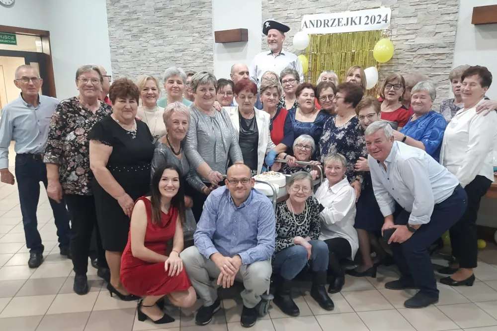 Andrzejkowe spotkanie Złotych Rybek – taniec, tort i wspólna zabawa