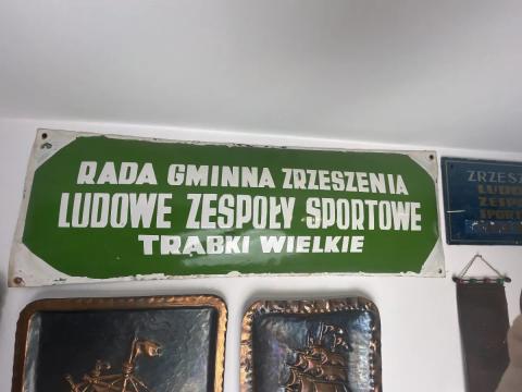 Tablica Rady Gminnej Zrzeszenia Ludowe Zespoły Sportowe Trąbki Wielkie