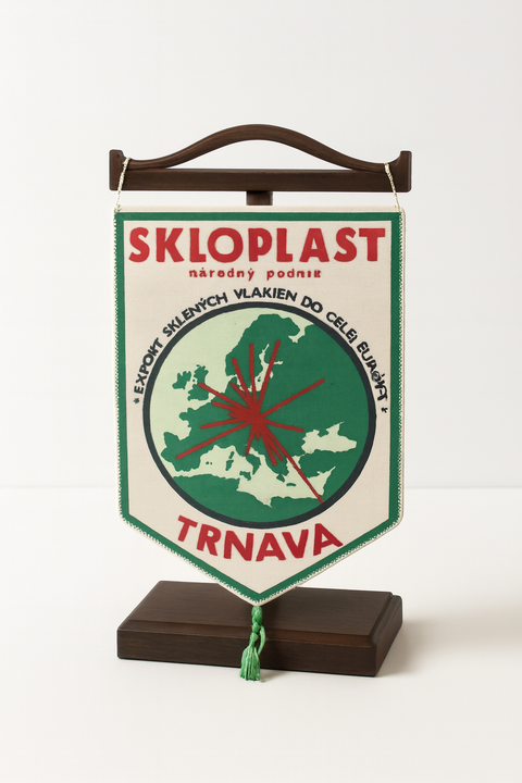 Proporczyk Skloplast z Trnawy przedstawiający eksport włókien szklanych do Europy.