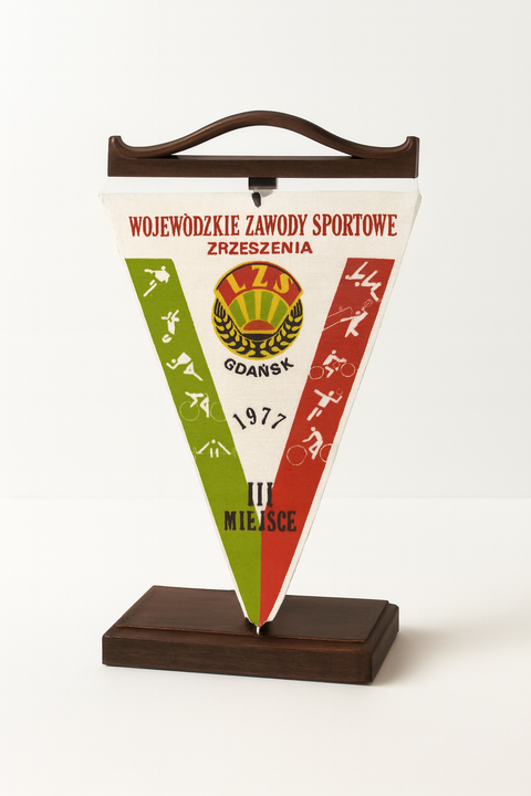 Proporczyk reprezentujący III miejsce LZS w Wojewódzkich Zawodach Sportowych