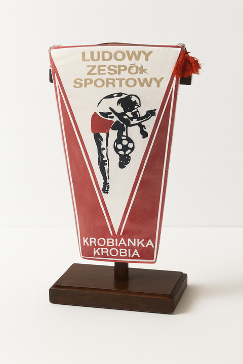 Proporczyk LZS Krobanka z wizerunkiem piłkarza