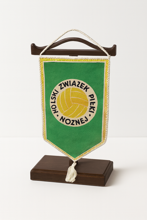 Proporczyk z logo Polskiego Związku Piłki Nożnej