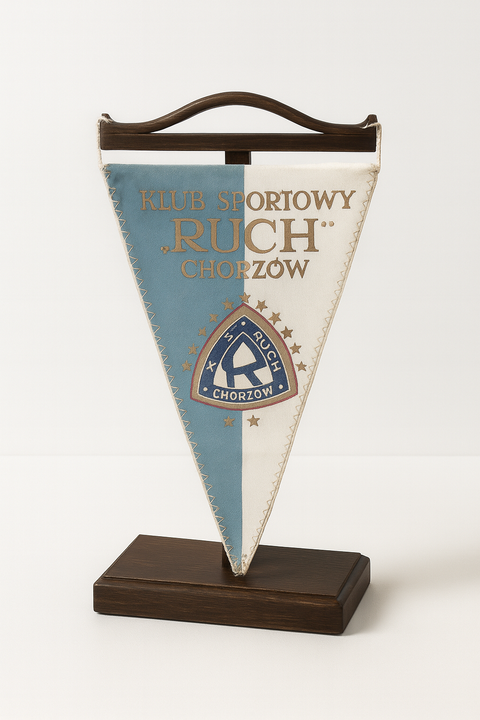Proporczyk klubu sportowego K.S. Ruch Chorzów z logo i nazwą klubu